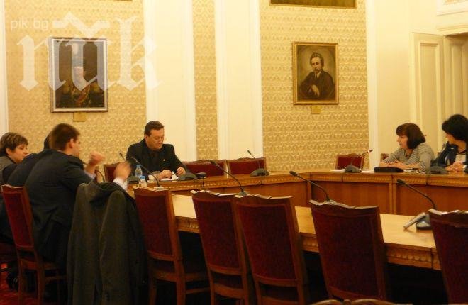 Парламентът изиска от държавната администрация списък с всички назначения на ГЕРБ