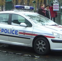 Неизвестен мъж взе заложници на  „Шанз-Елизе” (видео)