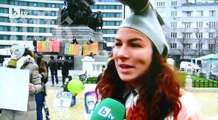 протест противогази парламента