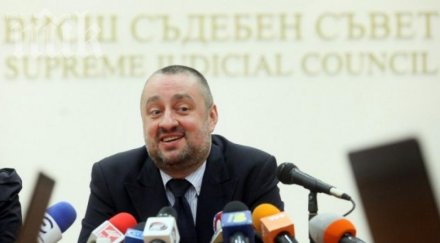 пик висш представител съдебната система лъсна гол тумбак уникална снимка