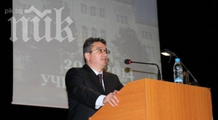 зам министърът отбраната неджми али празнува сухопътни войски