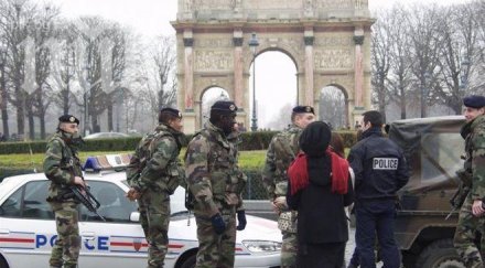 полицаи централите големите медии париж