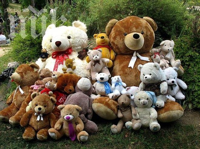 Български звезди събират играчки за деца от семейства в нужда