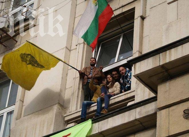 Ректоратът остава окупиран, но студентите са поканени на лекции