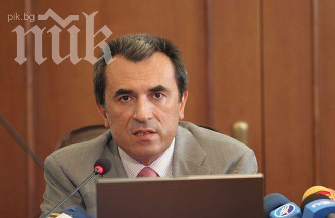 Дават Орешарски на Цацаров заради заканата да уволнява протестиращи чиновници 