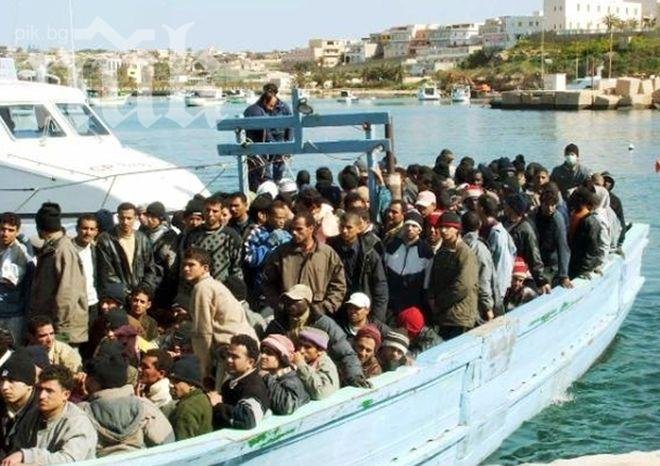 Спасиха 61 емигранти край остров Лампедуза