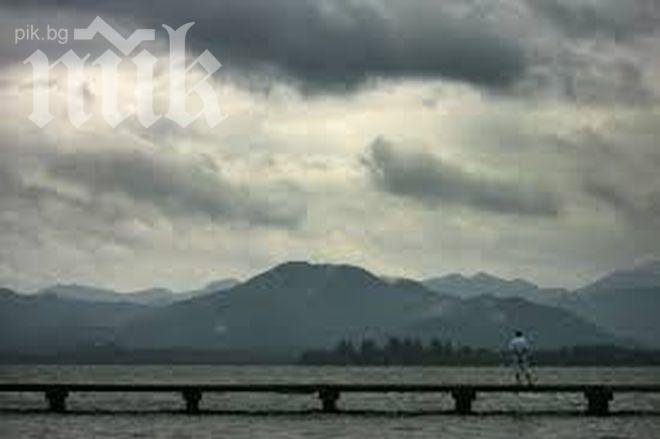 Ураган остави повече от 180 хил. домове без ток