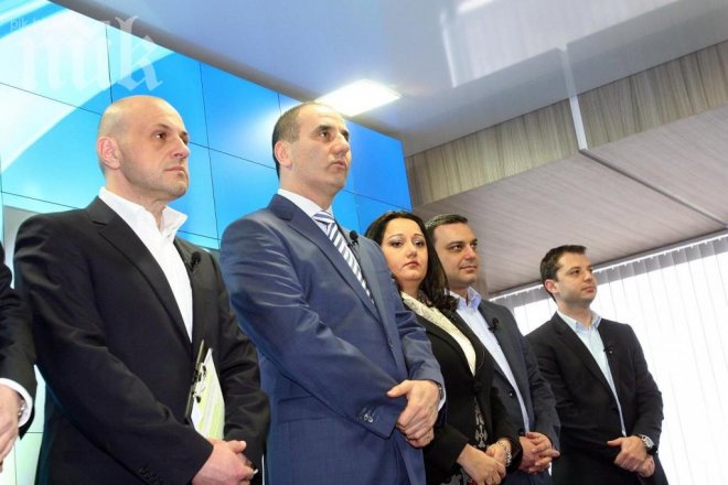 Хиляди наводняват Пловдив за митинга на ГЕРБ, градът блокиран като София