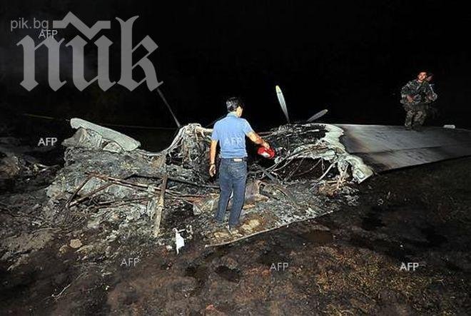 26 души загинаха при сблъсък на влак с минибус