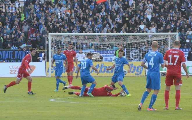 Полицията задържа 18 души на ЦСКА - Левски