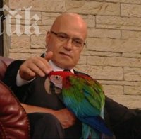 Слави се изгаври с певицата на властта Петя Буюклиева – приличала на папагала му