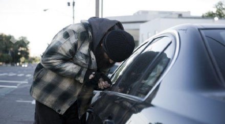 фалшиви полицаи откраднаха бмв млн долара вътре