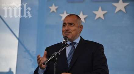 герб властта опитва превърне милиционерска държава