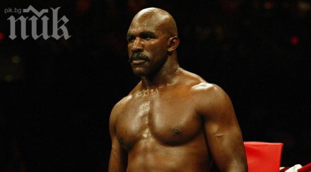 ивендър холифийлд брани бежанците