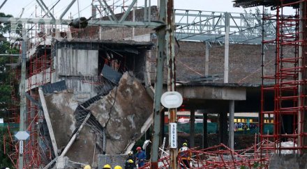 двама души загинали срутения южноафрикански мол видео