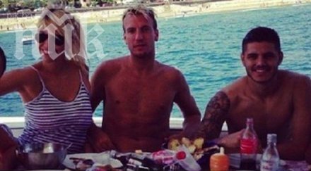 порнозвезда двама футболисти любовен триъгълник