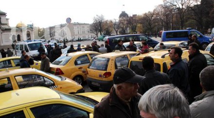 протеста невски полицейските коли тройно повече таксиметровите снимки