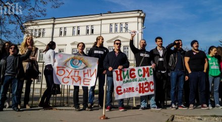 петима освиркват парламента жандармерия огради пазят депутатите