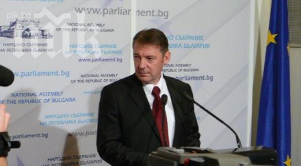 данс опасност националната сигурност