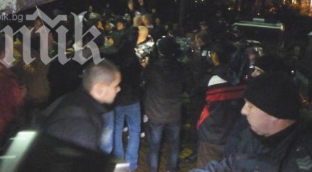 протестиращ побесня е*а майката комунистическа