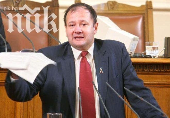 Миков е домакин на форум за борбата с бедността
