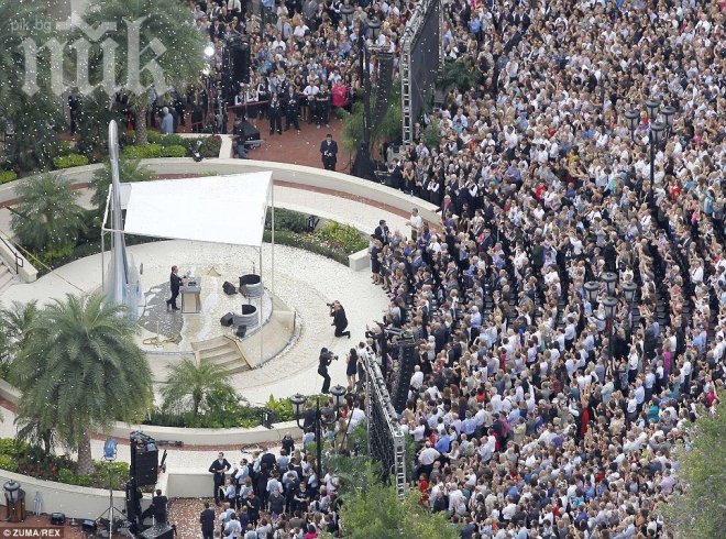 Том Круз и Траволта откриха гигантски храм на сциентологията