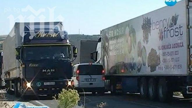 20 български шофьори бедстват в Словакия