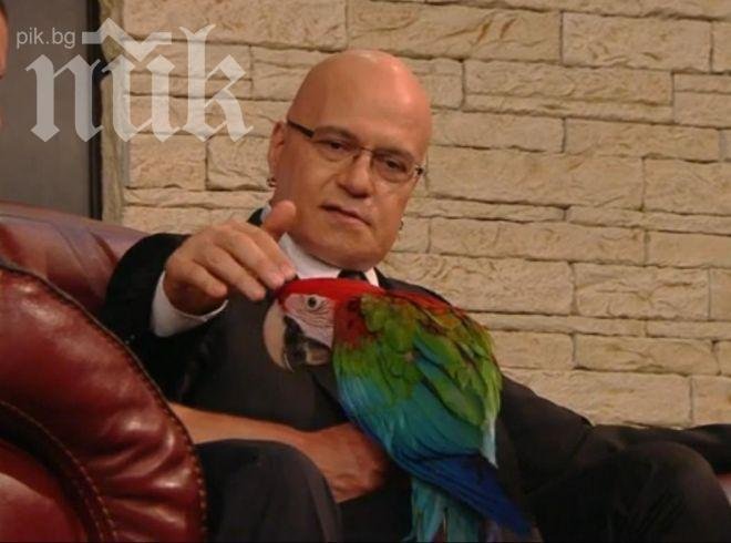 Слави се изгаври с певицата на властта Петя Буюклиева – приличала на папагала му