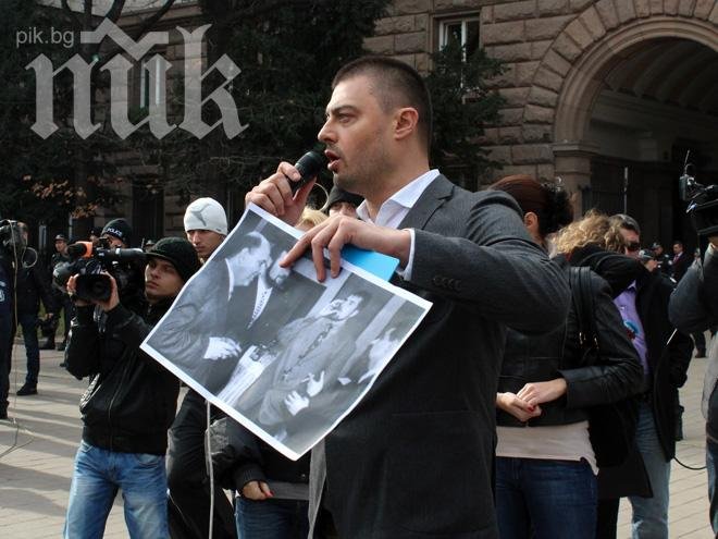 Бареков пред ПИК: Цинично е обвиняемият по 4 дела Цветанов да стои на една маса с Цацаров! 