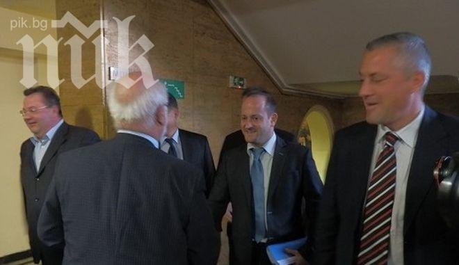 ДСБ: Синдикатите са на ход, да не допускат ксенофобите да овладеят народния гняв 