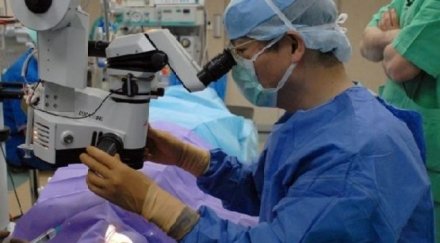 извадиха килограмова киста млада жена