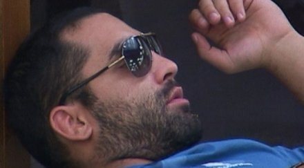 изцепката багата вип брадър нагласен спира шоуто