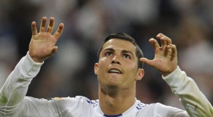 руски национал cr7 ласкаеше басейна