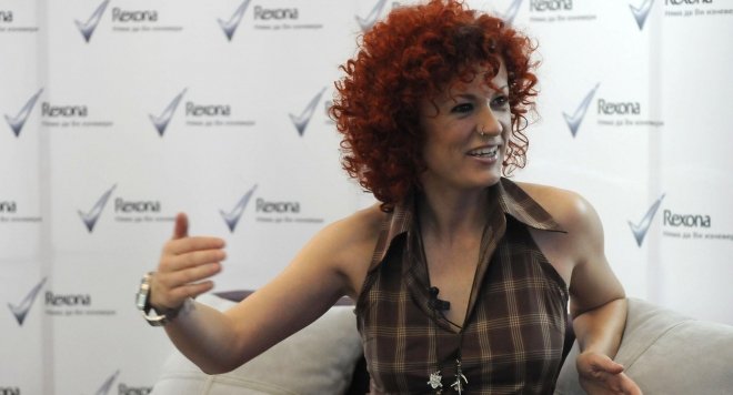 Кравешката тор не помогна, изгониха Люси Дяковска !