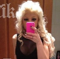 Скандал! Чалгаджийка шмърка бяло (снимка)