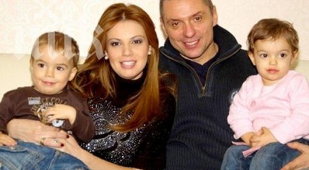 еротика мая савова показа пищна гръд плажа снимки