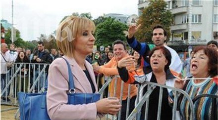 мая манолова цветанов подаде оставка
