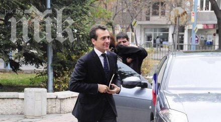 посланикът франция пак учи демокрация аман