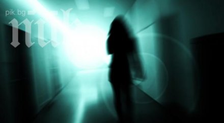 шокиращ запис улична камера жена минава тялото мъж оказва се…призрак