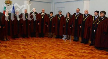 конституционният съд въвежда ред сроковете разглеждане