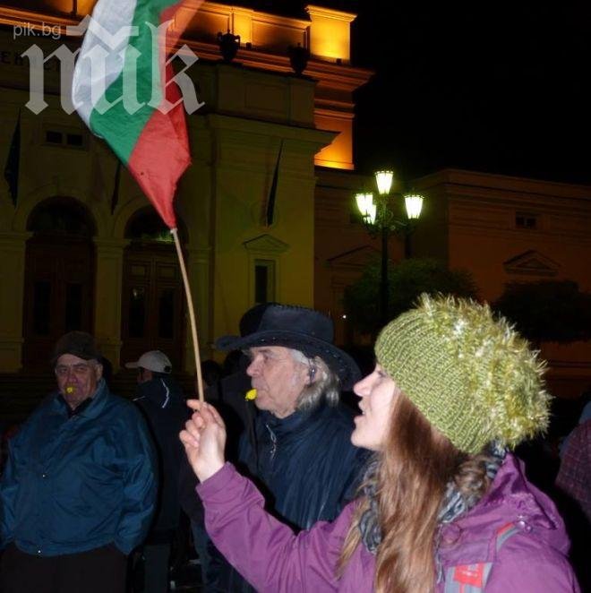 164-и протест срещу властта, освиркаха палатковия лагер пред президентството
