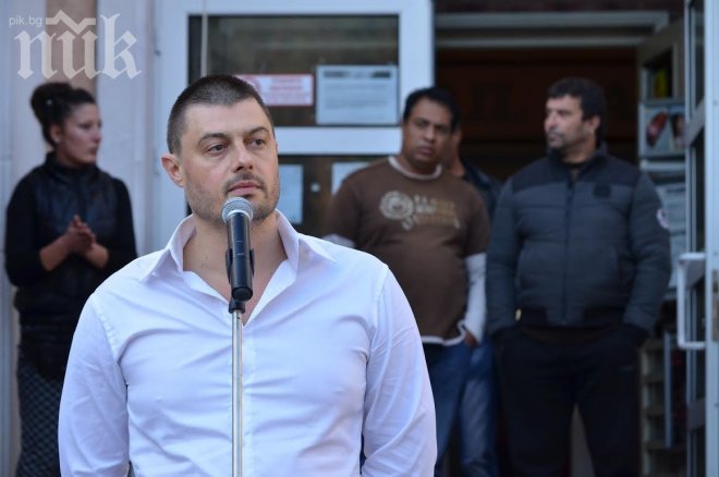 Бареков: Само наказания за мамилите народа политици ще приключат прехода