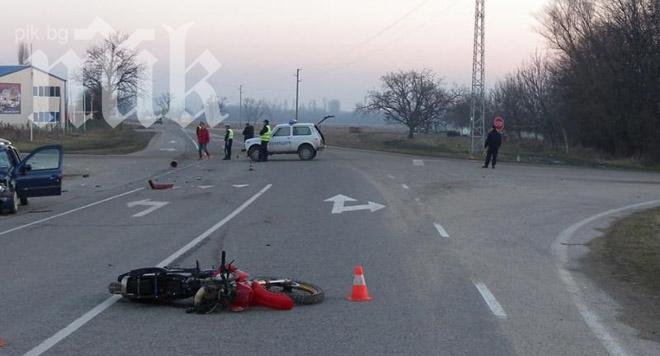 Мотоциклетист отне предимство, откараха го в болница в тежко състояние