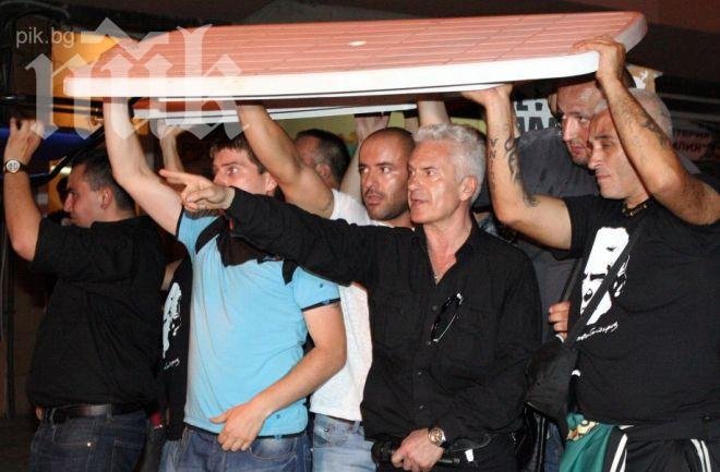 Волен няма да ходи в размирна Сирия, праща депутати и репортери да подкрепят Асад