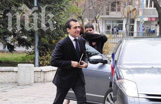 Посланикът на Франция пак ни учи на демокрация. Аман! 