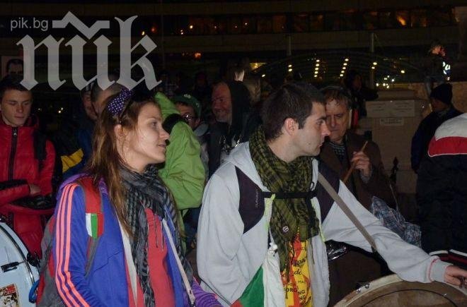 Две демонстрации блокираха трафика пред парламента 