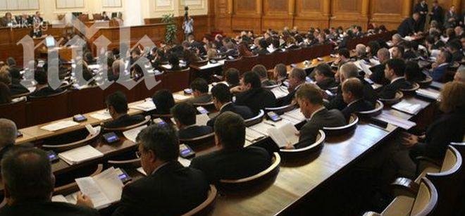 Парламентът ще обсъди ветото на президента върху Закона за чужденците