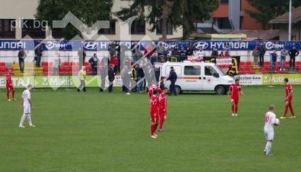 Трагедия! 18-годишен фен издъхна по време на мач