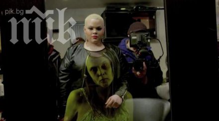 фризьорски салон обладан духове клиентки пищят вижте невероятно видео