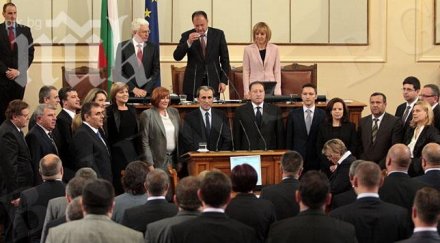 правителството орешарски проверено агенти